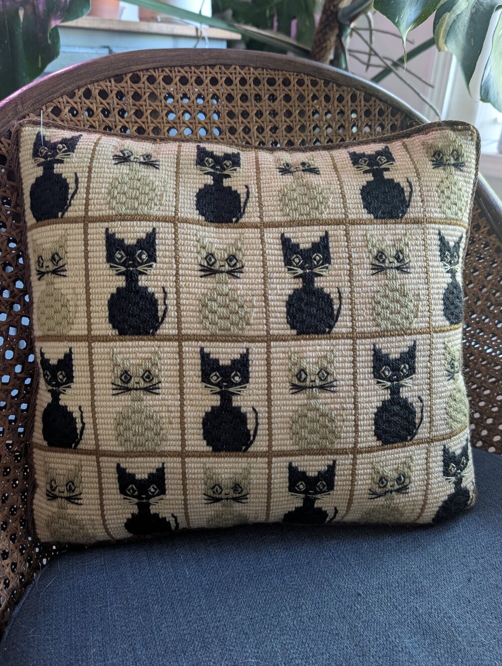 Adorable Vintage MCM 12x13 Black And Sage Cat Pattern Needlepoint Throw Pillow.
